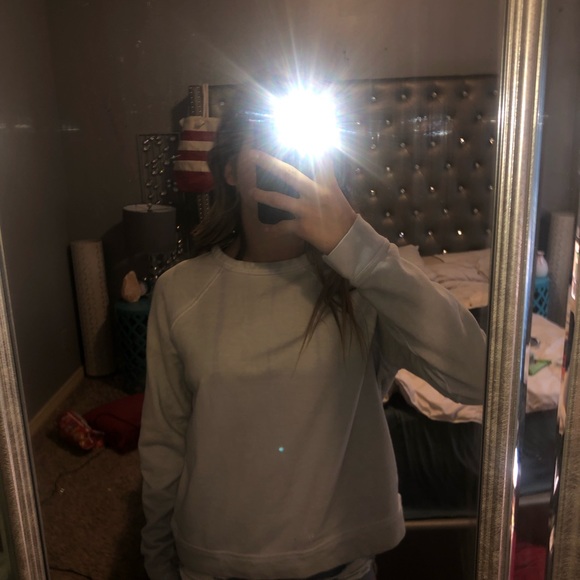 Universal thread size small long sleeve sweatshirt - Picture 4 of 4